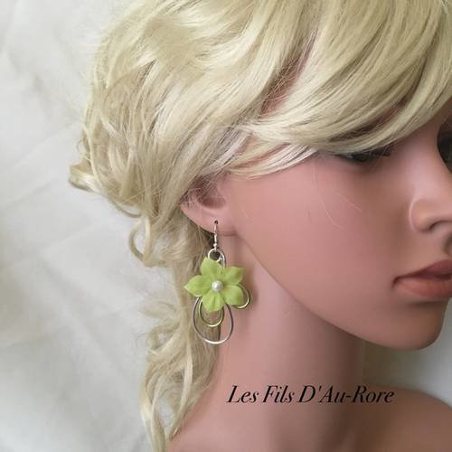 Boucles d'oreille merida en vert anis & argenté 