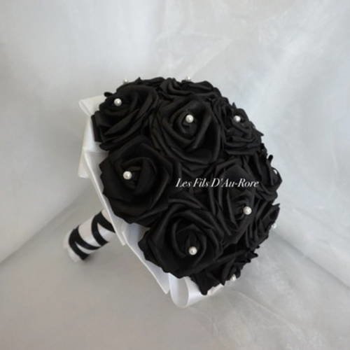 Bouquet black/white avec roses et satin