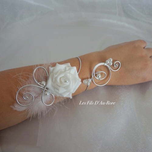 Bracelet lolita avec rose plumes blanche 
