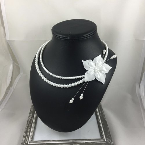 Collier mariage carina avec fleur de soie blanche & perles nacree