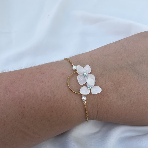 Bracelet mariée camberra avec pétales d'hortensia blanche