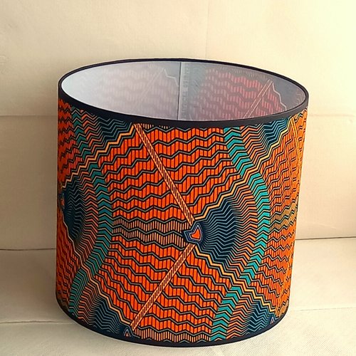 Grand abat-jour artisanal, tissu graphique multicolore