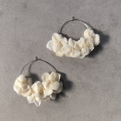 Créoles 40mm argentés fleurs éternelles blanches nature champêtre bohème chic mariage mariée