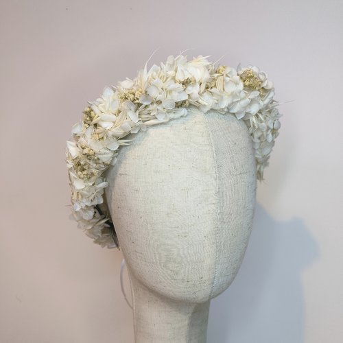 Couronne de fleurs éternelles blanche coiffure mariage mariée avena