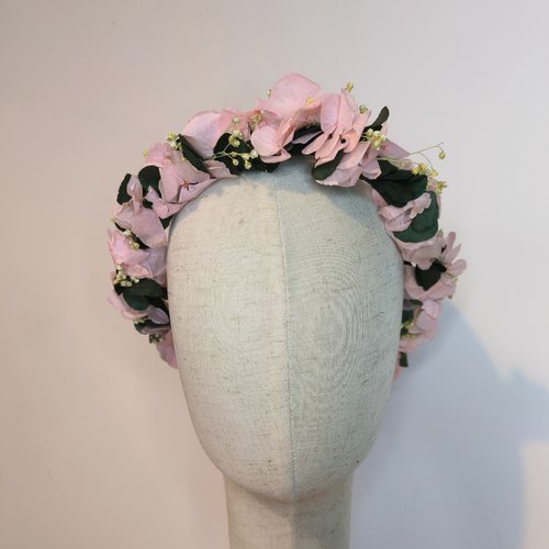 Couronne de fleurs éternelles rose vert eucalyptus gypsophile blanc