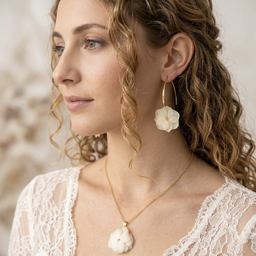 Lot parure collier et boucles d'oreilles créoles ouvertes dorés et blanc pour mariage mariée