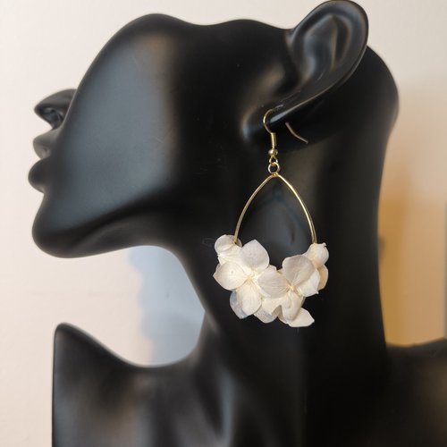 Créoles goutte dorés fleurs éternelles blanches bohème chic nature champêtre mariage mariée