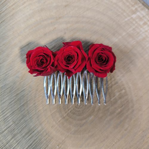 Moyen peigne 10 pics avec fleurs éternelles trio de roses rouge accessoire chignon coiffure mariage mariée