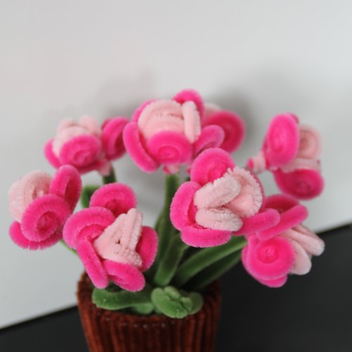 Joli petit bouquet de rose dans son pot - fait main