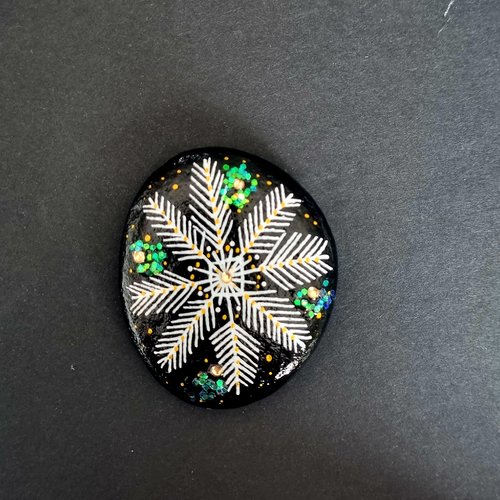 Les galets noirs, or et pailleté