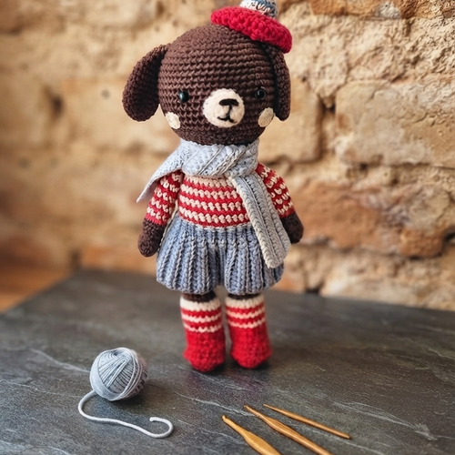 Chien amigurumi fait main : un compagnon parisien