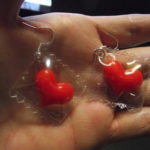 Boucle d oreille cœur rouge -dans sa poche plastique