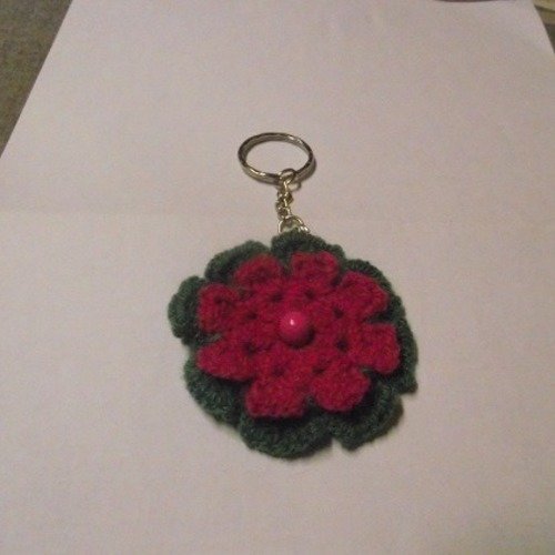 Porte clé-fleurs en laine violet-vert -perle ronde violet