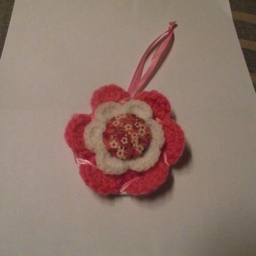 Attrape-rêve fleurs en laine -rose-blanc sur cerceaux de 7cm -gros bouton fleur
