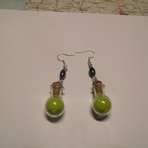 Boucle d oreille fiole ronde-forme ampoule-sable vert clair-avec une vrai perle hématite