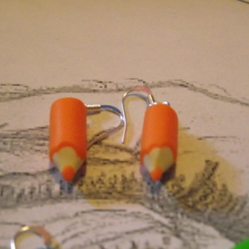 Boucle d oreille crayon orange de 2,5cm 