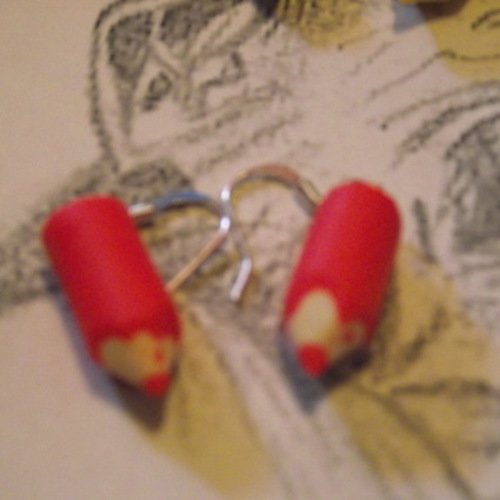 Boucle d oreille crayon rouge de 2,5cm 