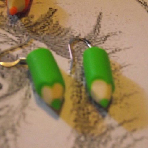 Boucle d oreille crayon vert de 2,5cm 