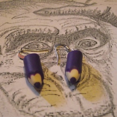Boucle d oreille crayon violet de 2,5cm 