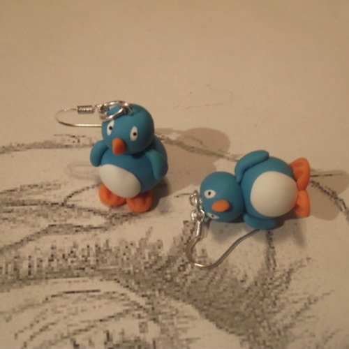 Boucle d oreille figurine mr pingouin bleu de 2 ,5cm 
