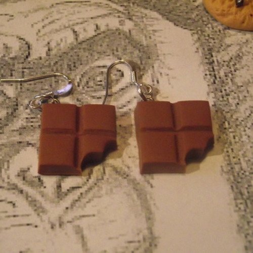 Boucle d oreille  carré de 4 chocolat -croqué rigolo 