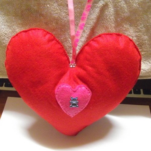 1 gros coeur de 23 cm de large - 20 cm de haut-en feutrine-rouge-rose-avec ruban- ouate à l'intérieur-fait entièrement à la main 