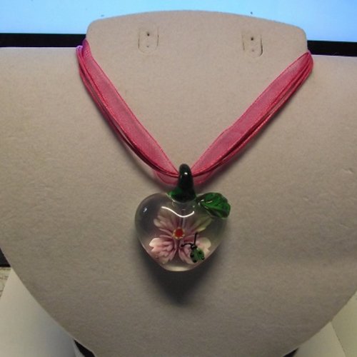 Collier organza fuchsia-cœur 3d -fleur rose clair-coccinelle vert