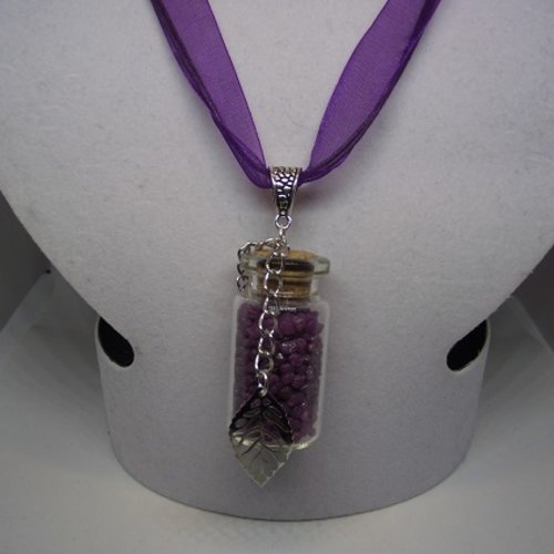 Collier organza violet-fiole gravier violet-déco feuille