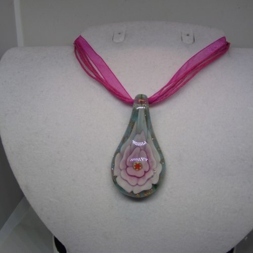 Collier organza fuchsia -verre de murano -motif fleur rose