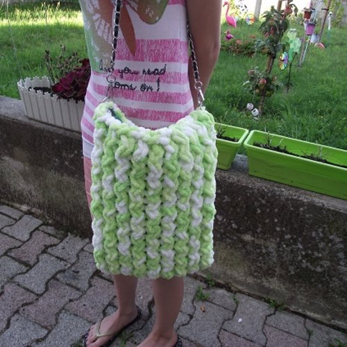 Sac en laine-laine spécial tricoter avec les doigts-vert-blanc -avec tissu intérieur-42 cm de long-36 cm de large