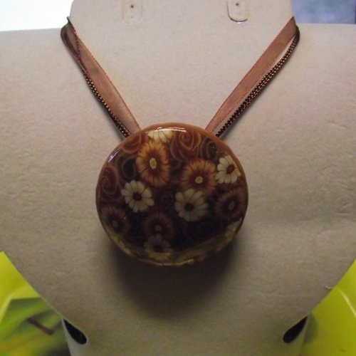 Collier organza-rond de 5 cm marron à fleurs -unique