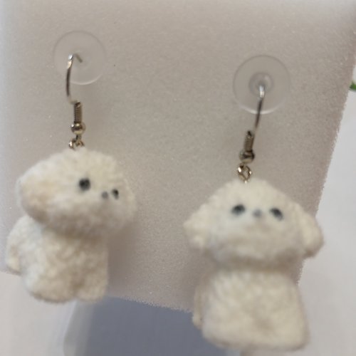 Boucle d oreille petit chien blanc