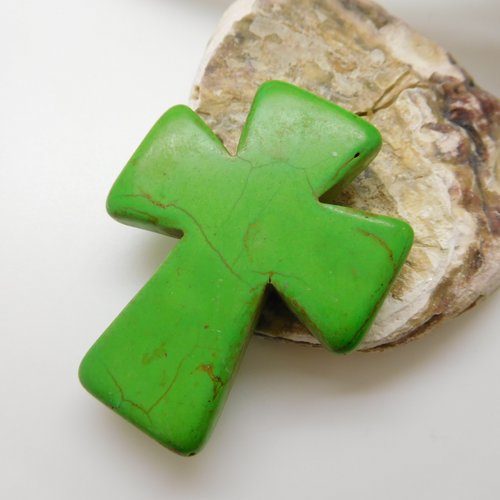 1  perle croix couleur vert 50mm en howlite