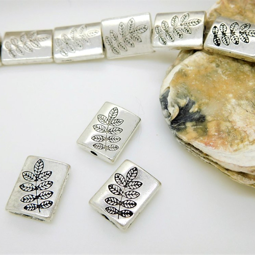 Perles rectangle en métal motif feuille  13mm x 10 mm
