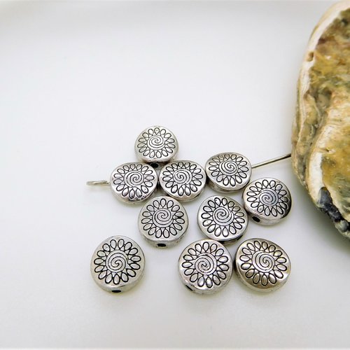 10 perles de métal argent avec motif fleur  palets ronds 8mm