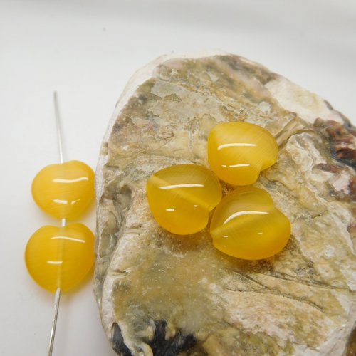 2  perles de verre oeil de chat  coeur jaune 12mm