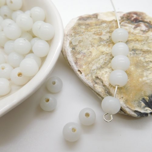 30 perles de verre 6 mm  blanc satiné , perle ronde