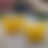 2 perles papillons jaune  pierre teintée howlite 35mm