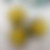1 cabochon en résine avec fleur séchée pâquerette jaune 20 mm