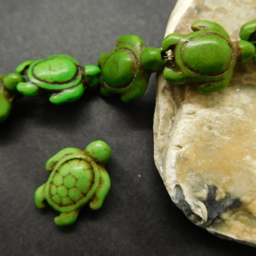 2  perles tortues vertes en pierre teintée howlite 18x15mm