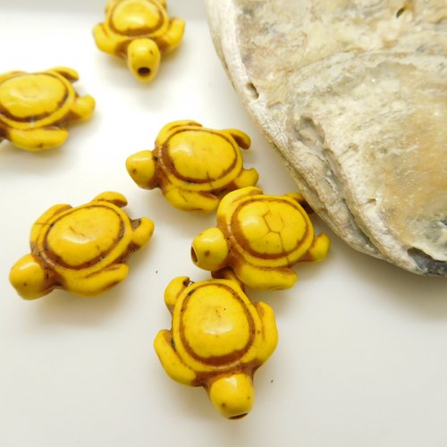 2 perles  tortues jaunes en pierre teintée howlite 18x15mm