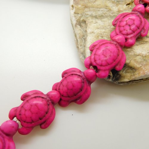 2 perles tortues rose fuchsia  en pierre teintée howlite 18mm