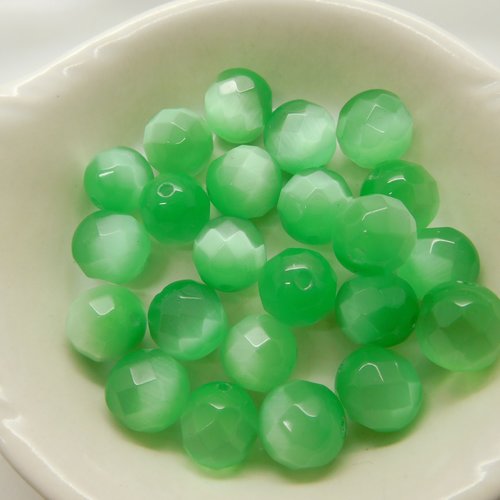 10 perles de verre  vertes rondes oeil de chat à facettes en verre 10mm