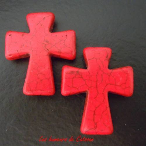 2 perles croix rouge ,36x30x6mm en howlite 