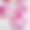 2 perles rondes  palet en nacre  avec motif fleur rose fuchsia 25mm