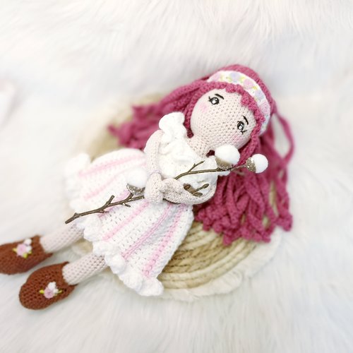 Jolie poupée en crochet hippie rose