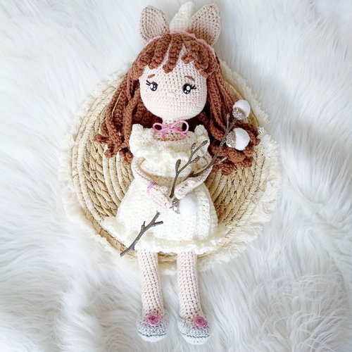 Jolie poupée en crochet licorne