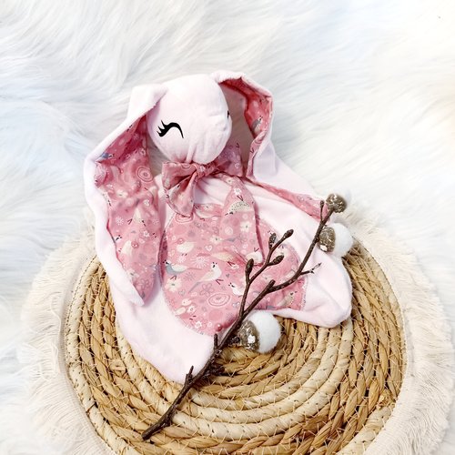 Doudou petit lapin rose clair