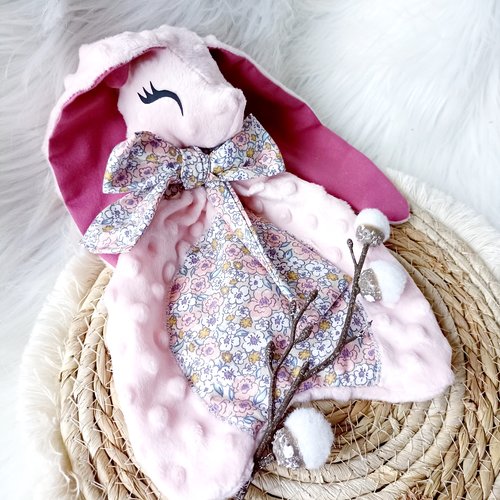 Doudou petit lapin rose clair