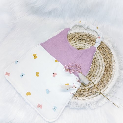 Joli bavoir élastique / maternelle papillon vieux rose